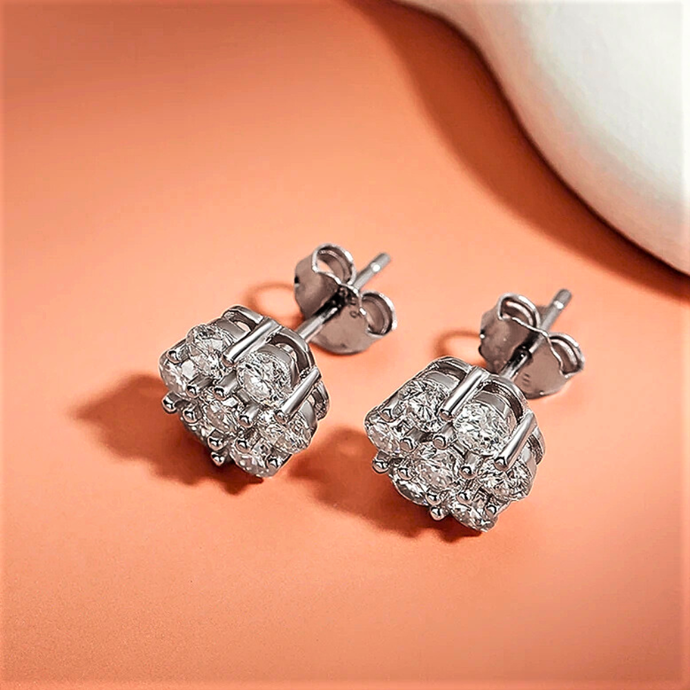 Orecchini a Fiore con 14 Moissaniti: Eleganza Brillante, Stile Senza Tempo