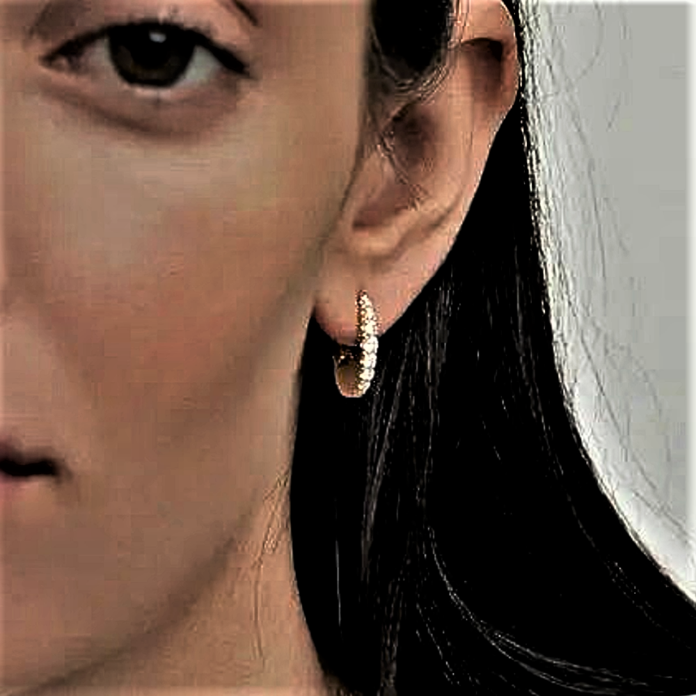 Pendientes "Luna creciente de luz": elegancia discreta y brillante