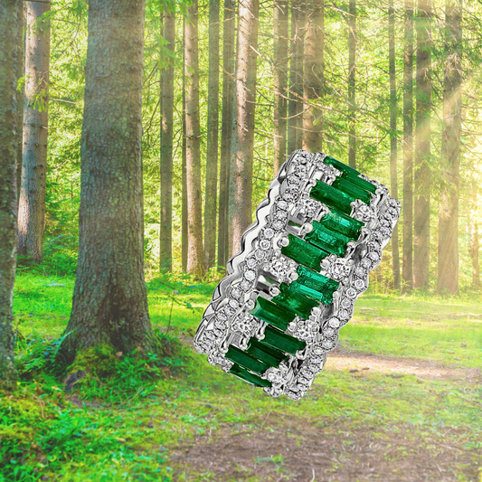 Fede Intera Traforata con Smeraldi Taglio Baguette e Brillanti Sintetici ad Alto Contenuto di Carbonio