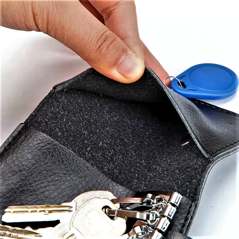 Llavero de piel sintética: elegancia y funcionalidad en un único accesorio
