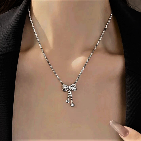 Collana "Fiocco Illuminato" – Leggerezza che Brilla