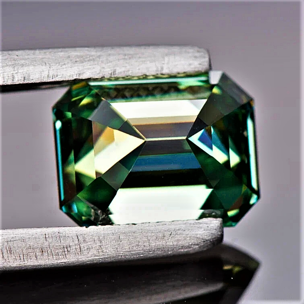 Moissanite Verde Aurora Taglio Smeraldo Certificata