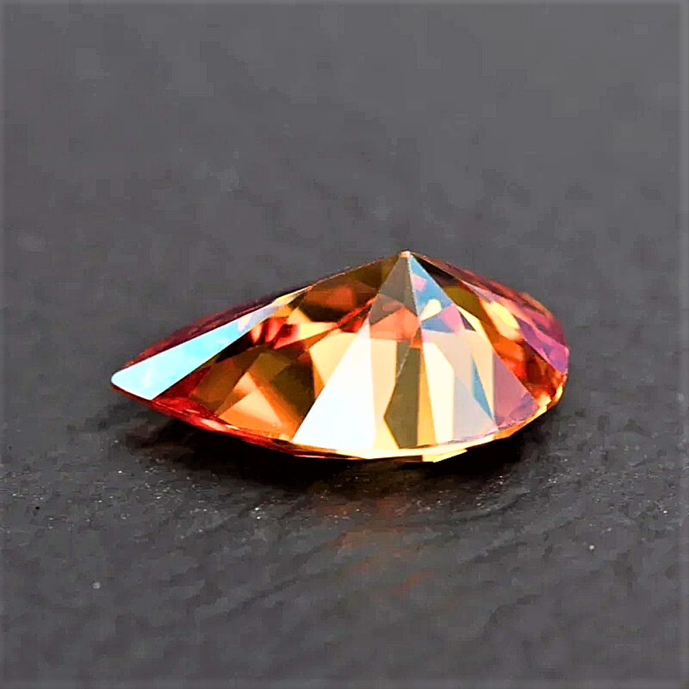 Moissanite Arancio Taglio Goccia Certificata