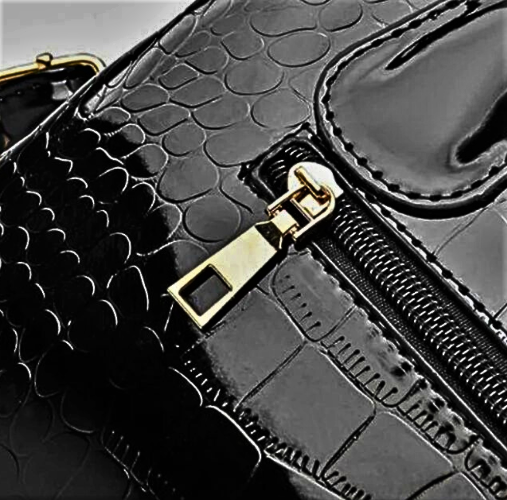 Bolso Efecto Cocodrilo Elegancia Sobria y Esencial