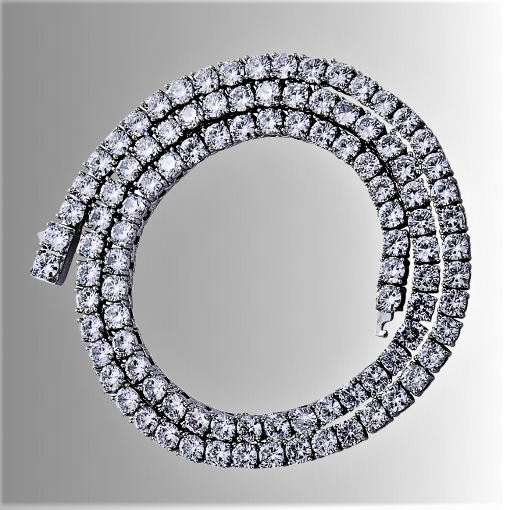 Collares de tenis: una fuente de luz para tu escote