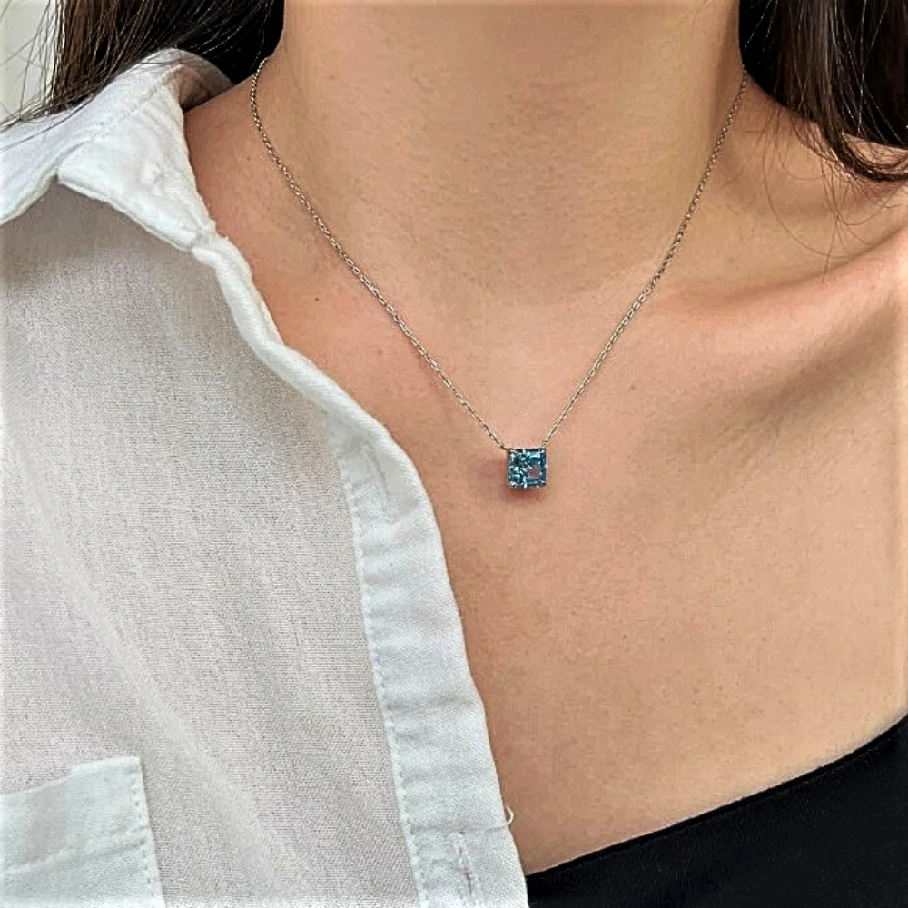 Mini Collezione di Collane con Diamanti e Zaffiri Taglio Asscher
