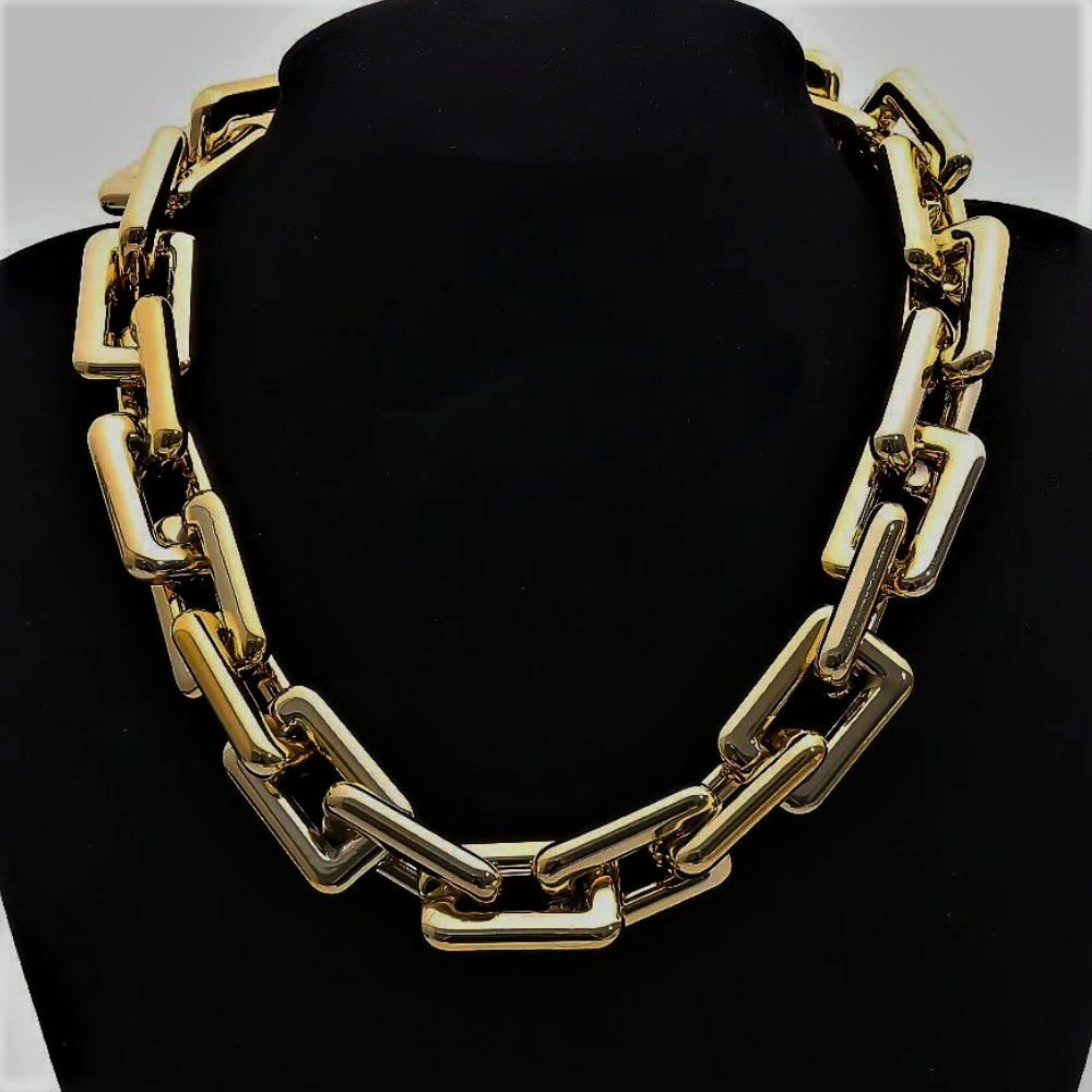 Collana "Rettangoli Luminosi": Eleganza e Audacia per un Look Inconfondibile