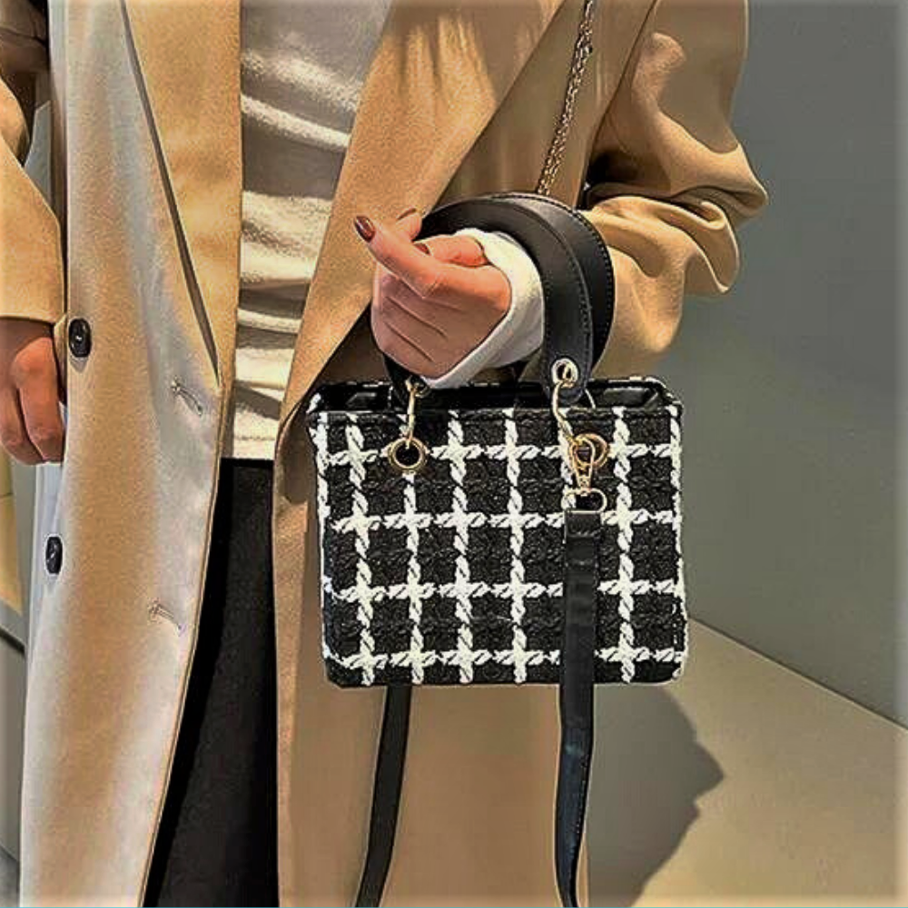 Mini Bolso de Lana Elegancia y Diseño Innovador