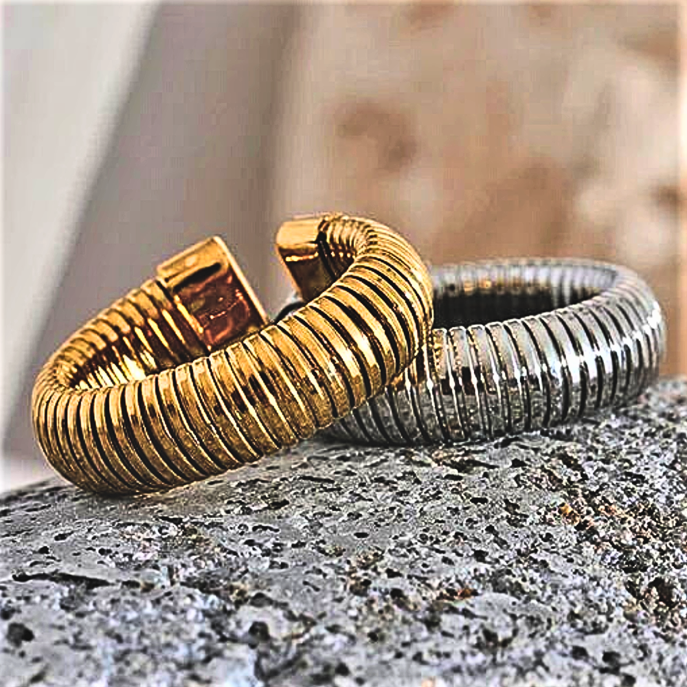 Anello "Tubo Gas": Stile Iconico e Versatilità Elegante