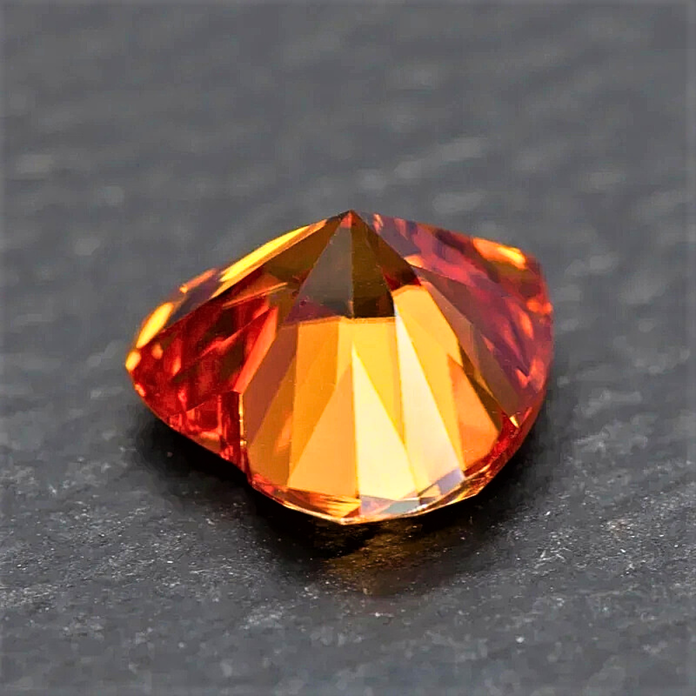 Moissanite Arancio Taglio Cuore Certificata