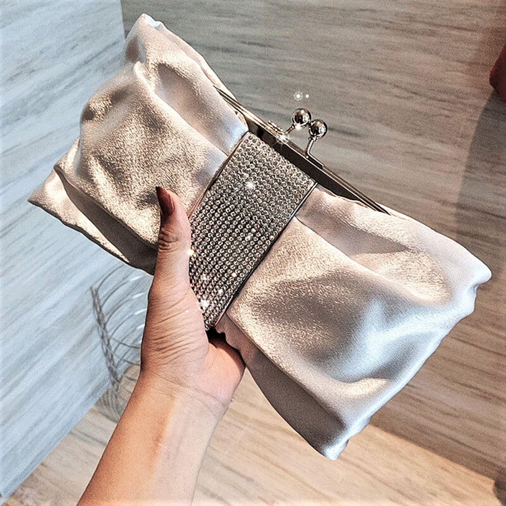 Clutch a Portafoglio in Seta e Strass