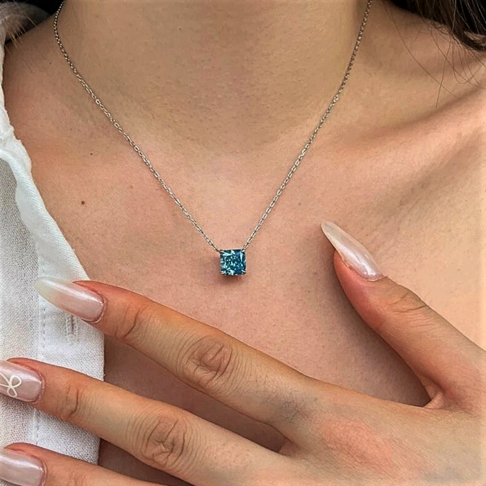 Mini Collezione di Collane con Diamanti e Zaffiri Taglio Asscher