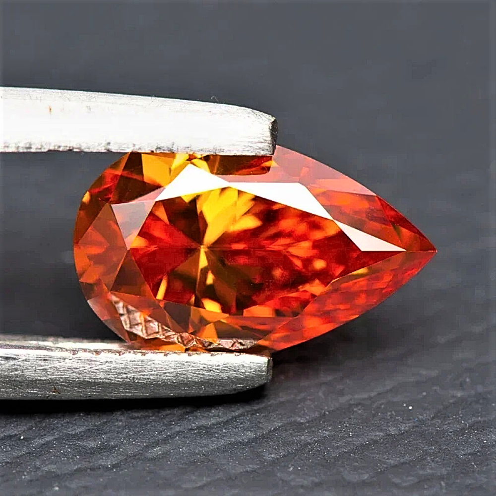 Moissanite Arancio Taglio Goccia Certificata