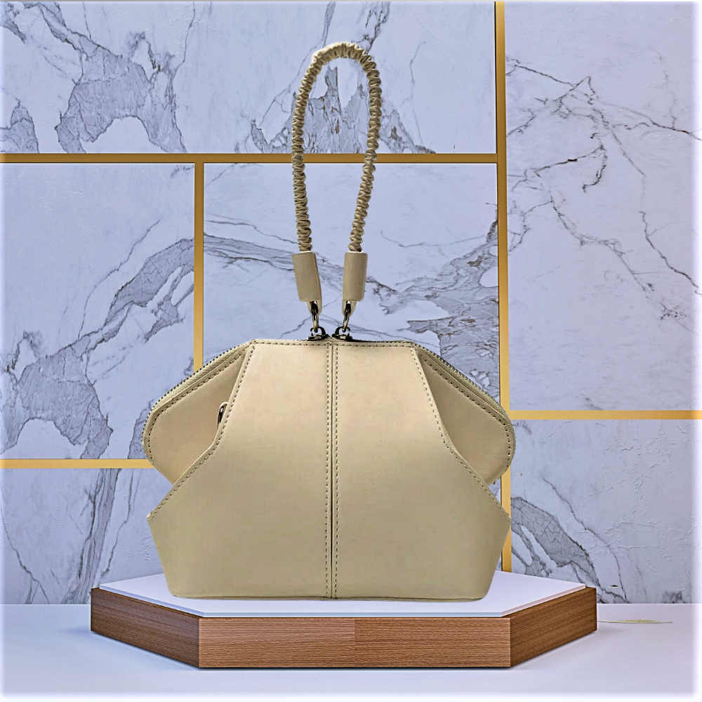 Mini Bag dal Design Rivoluzionario Incontro tra Arte e Moda