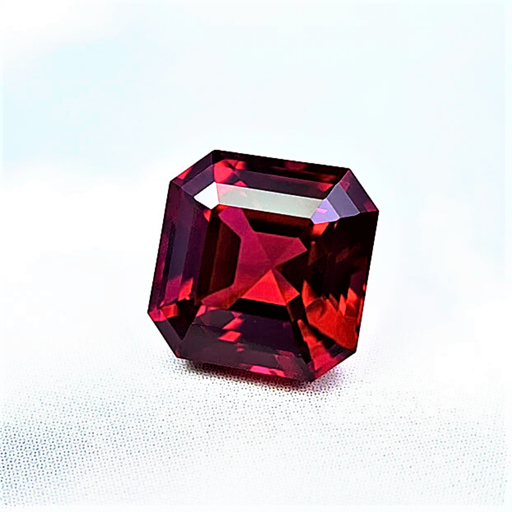 Rubino Lab Grown Taglio Asscher Certificato