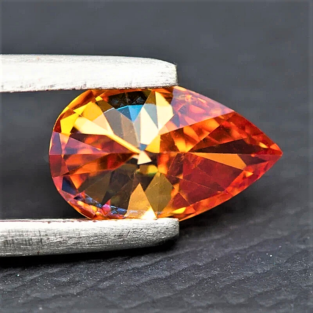 Moissanite Arancio Taglio Goccia Certificata