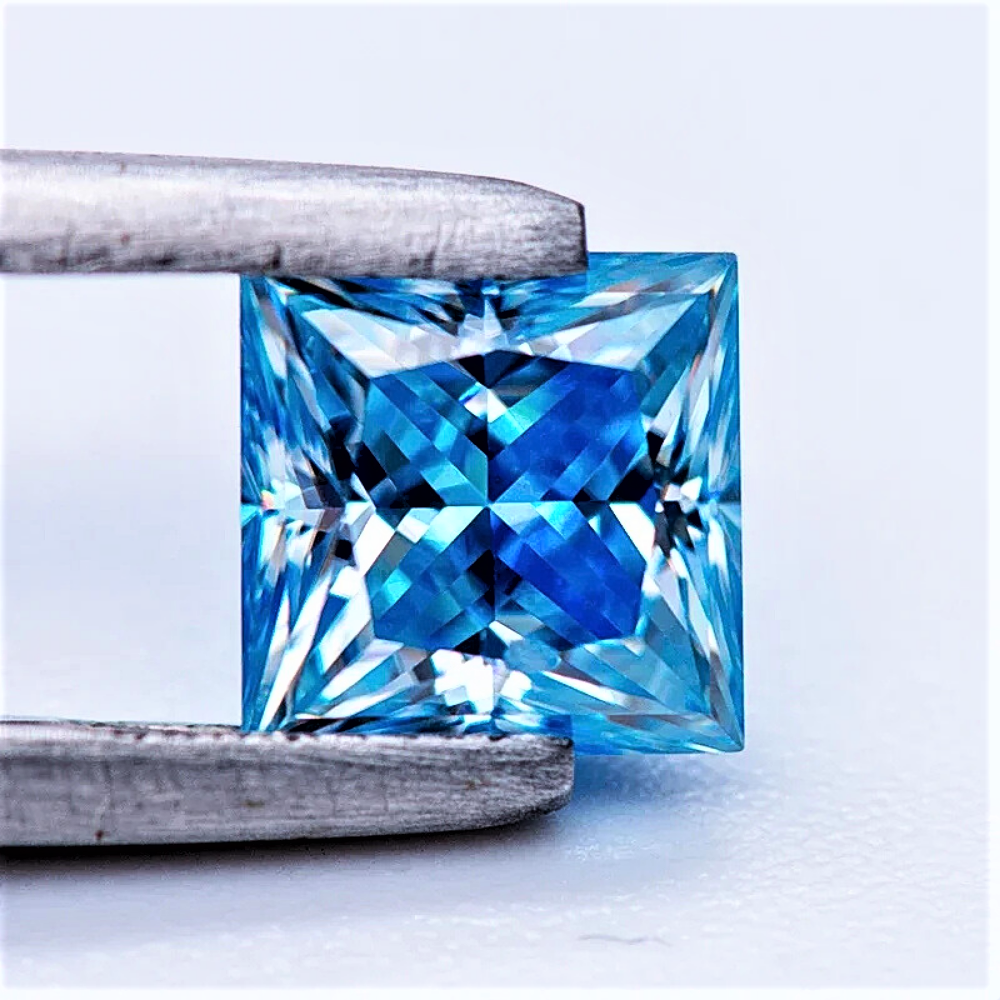 Moissanite Blu Ghiaccio Taglio Princess Certificata