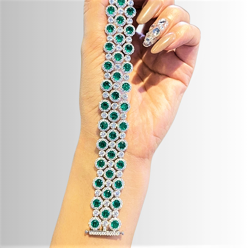 Bracciale a "Tappeto" con Smeraldi Coltivati Taglio Brillante e Diamanti Sintetici