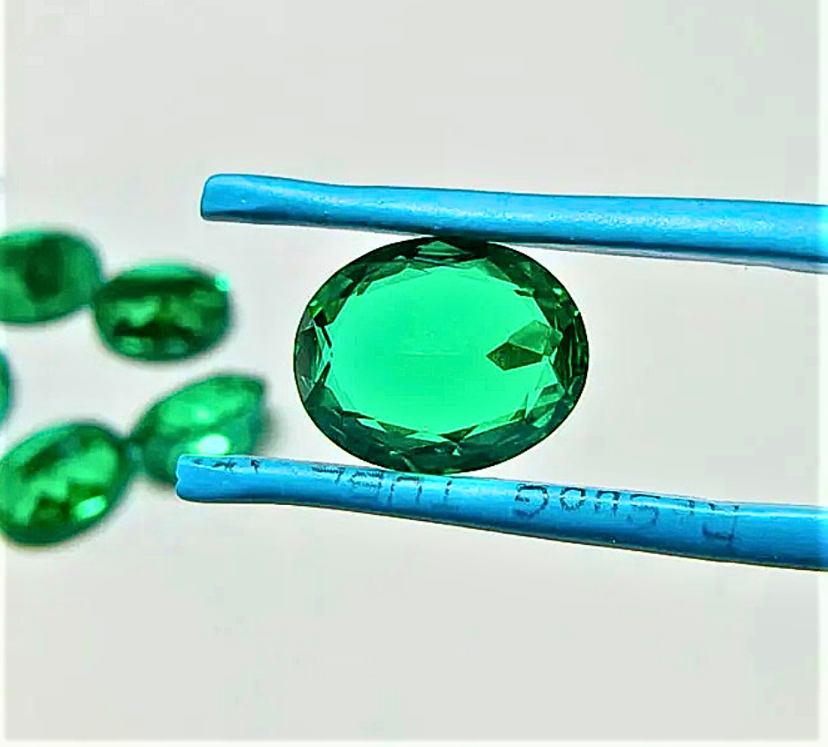 Smeraldo Colombiano Lab Grown Taglio Ovale Certificato