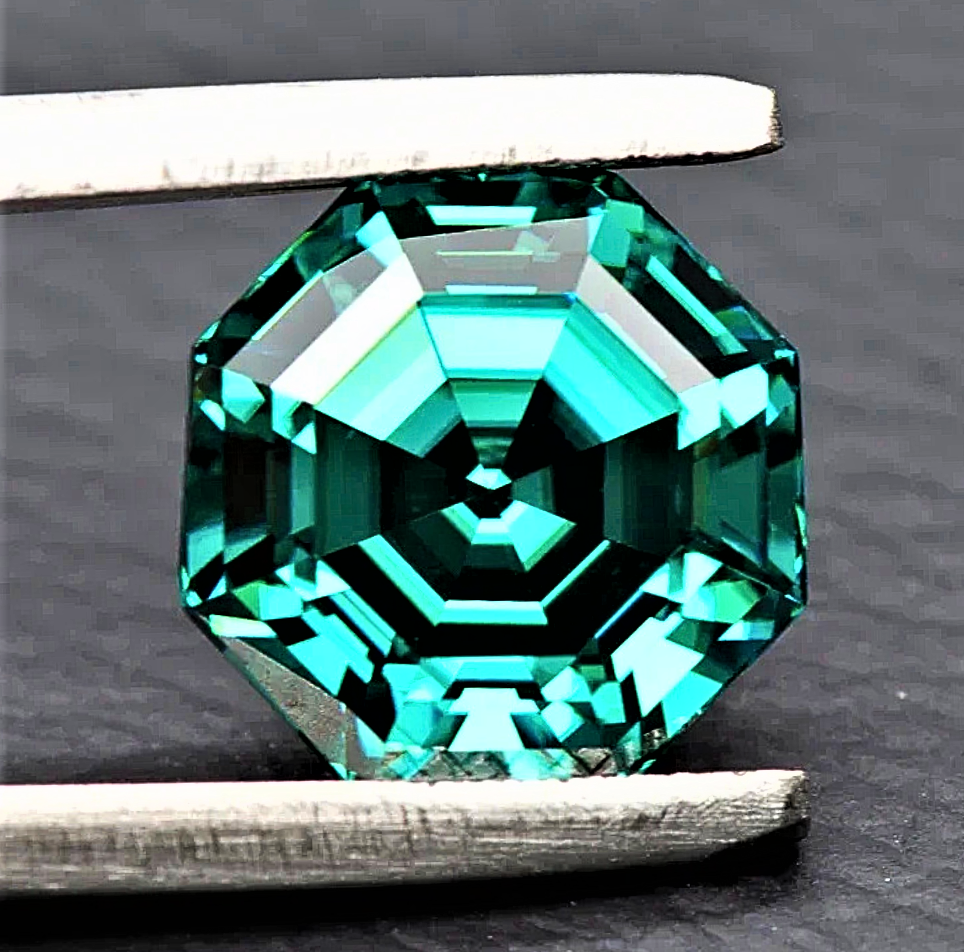 Moissanite Verde Smeraldo Taglio Ottagonale Certificata