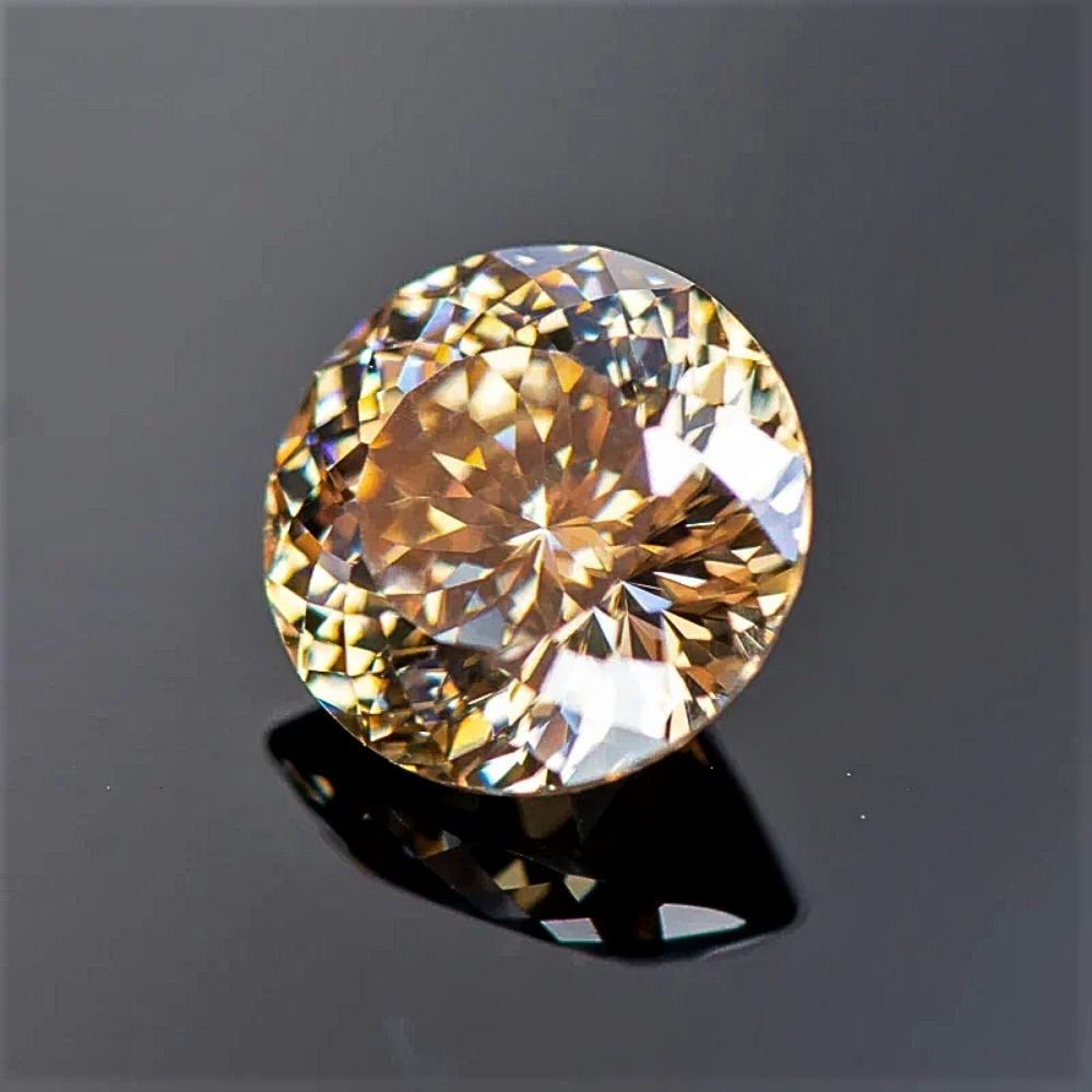 Moissanite Champagne Taglio Brillante con 100 faccette Certificata