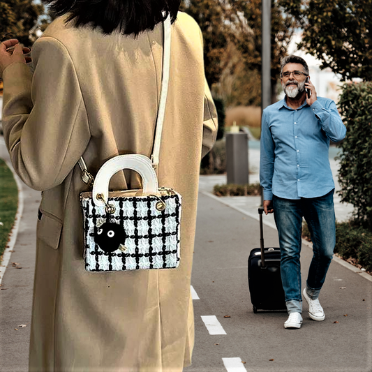 Mini Borsa in Lana Eleganza e Design Innovativo