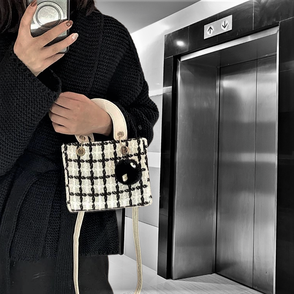 Mini Bolso de Lana Elegancia y Diseño Innovador