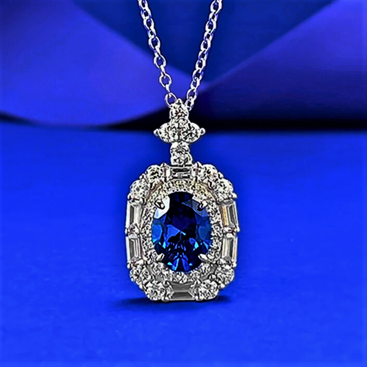 Collana con Zaffiro Coltivato Ovale e Diamanti Sintetici