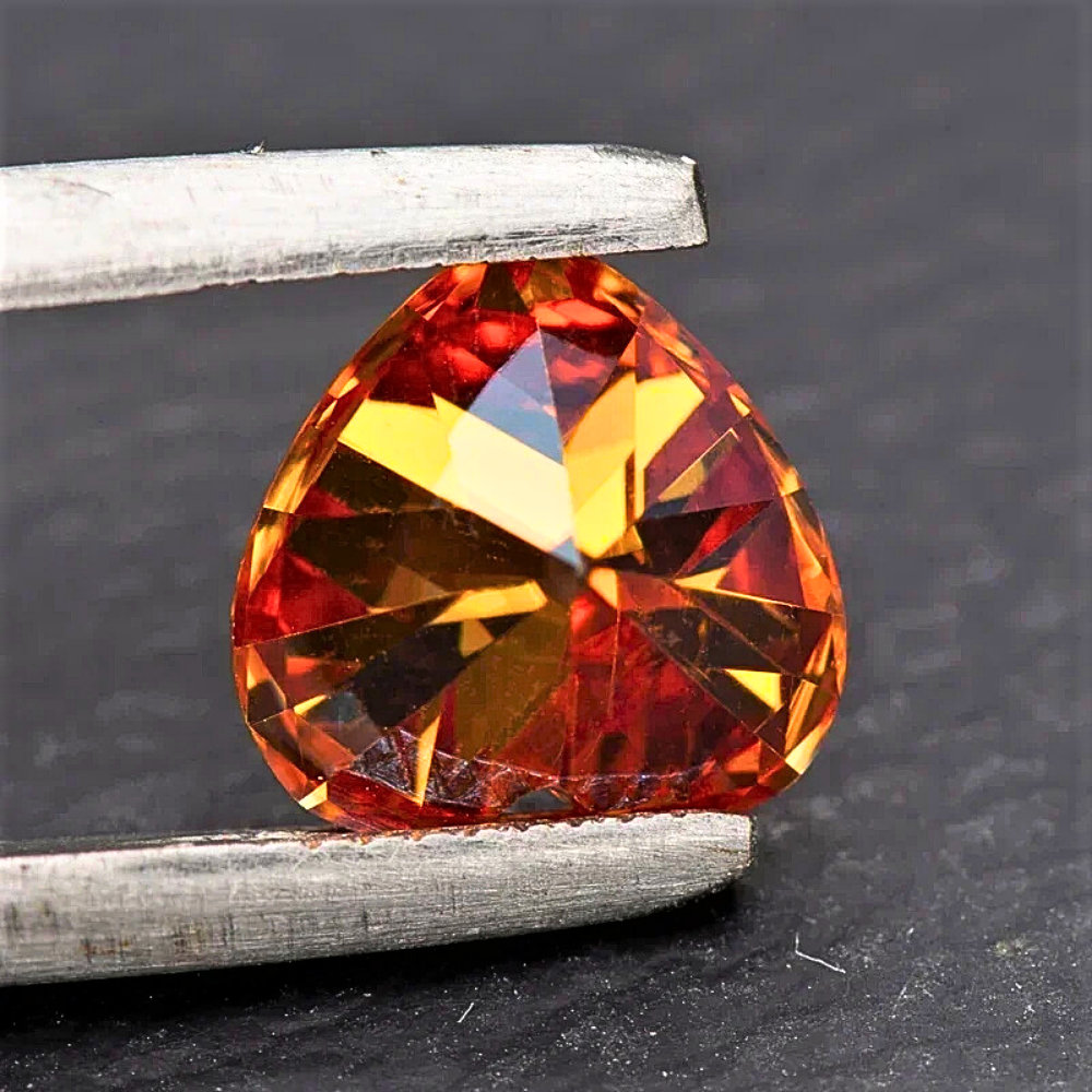 Moissanite Arancio Taglio Cuore Certificata