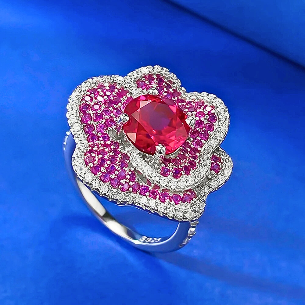 Anello Floreale con Rubino Lab Grown e Petali Multistrato di Zaffiri Rosa