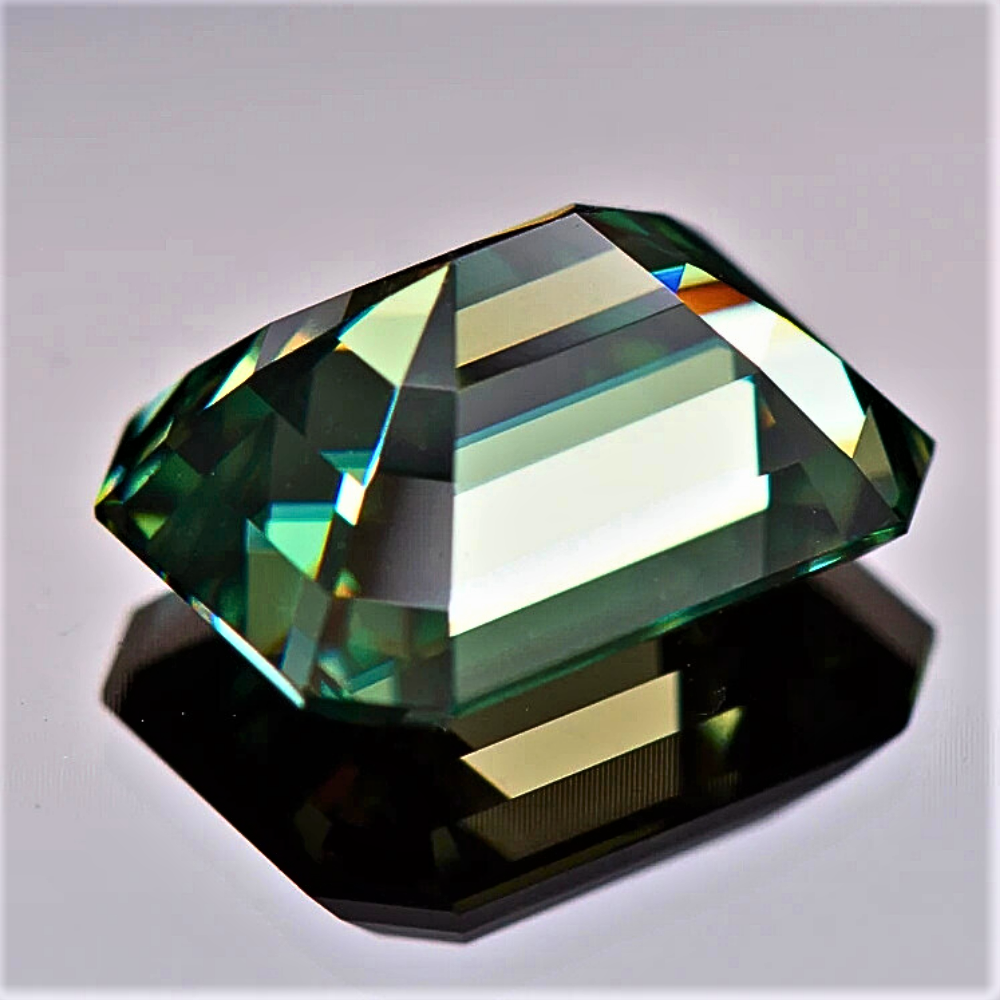 Moissanite Verde Aurora Taglio Smeraldo Certificata