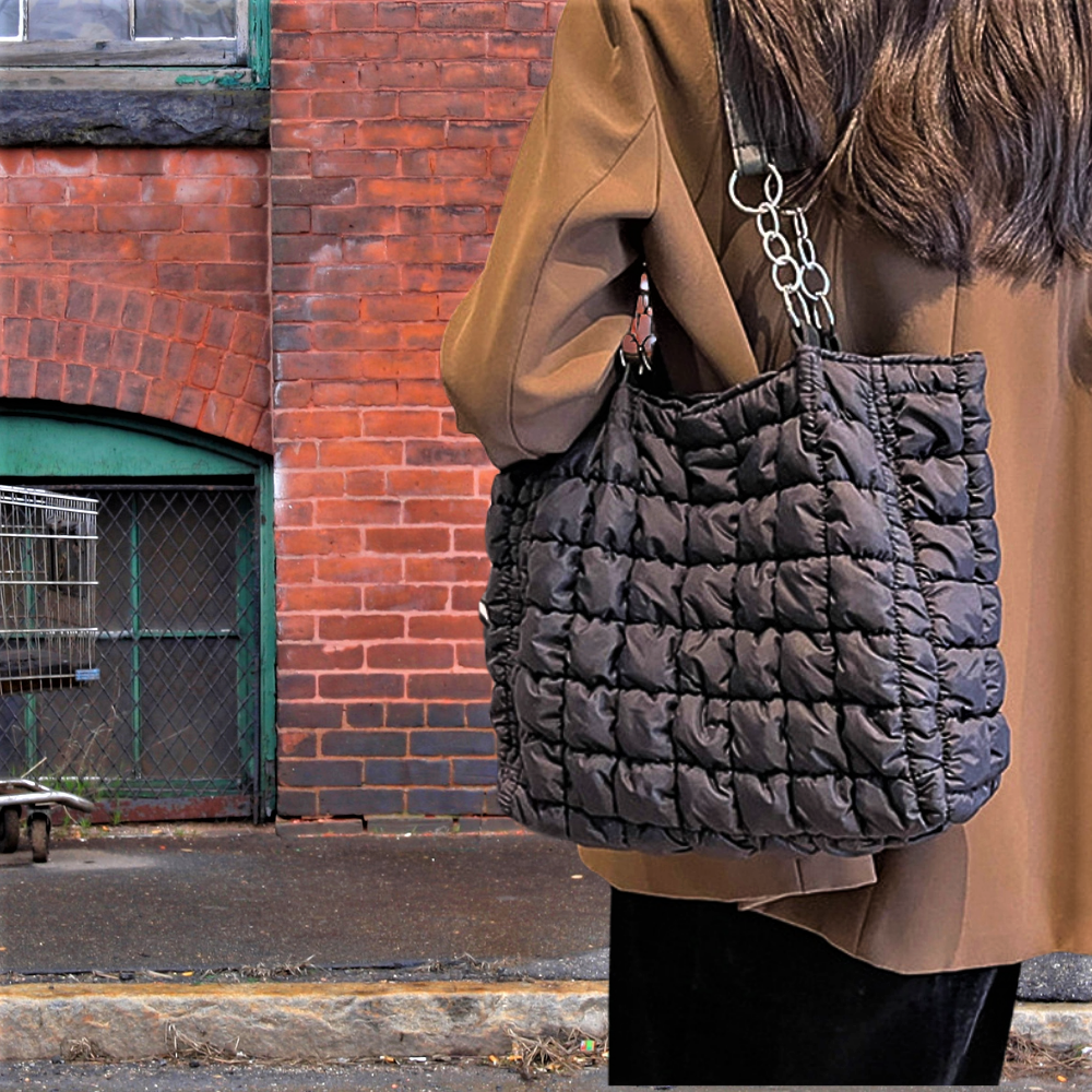 Bolso de nailon acolchado La elegancia se une a la cotidianidad