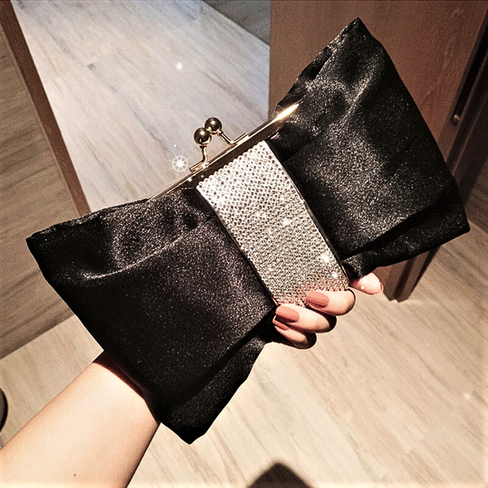 Clutch a Portafoglio in Seta e Strass
