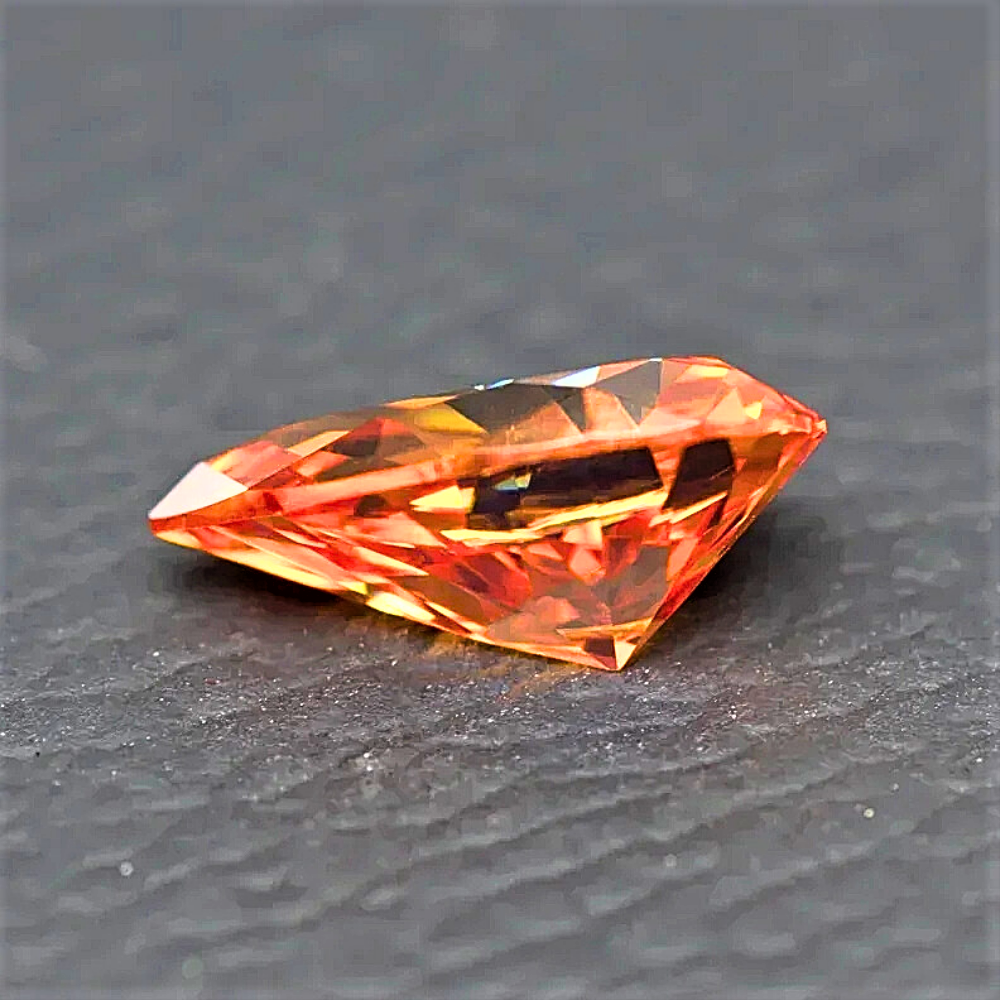 Moissanite Arancio Taglio Goccia Certificata