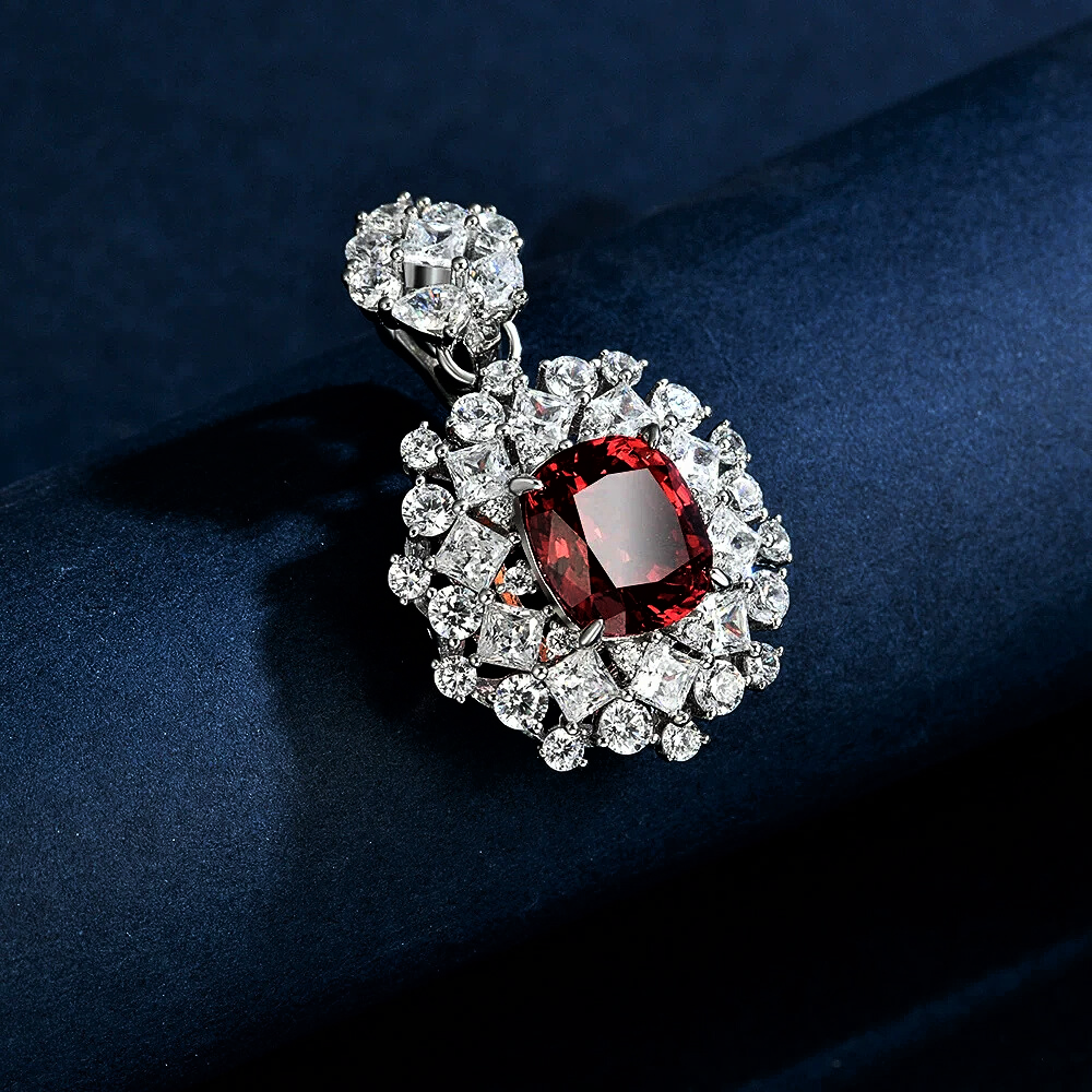 Collana con Rubino Coltivato e Diamanti Lab Grown