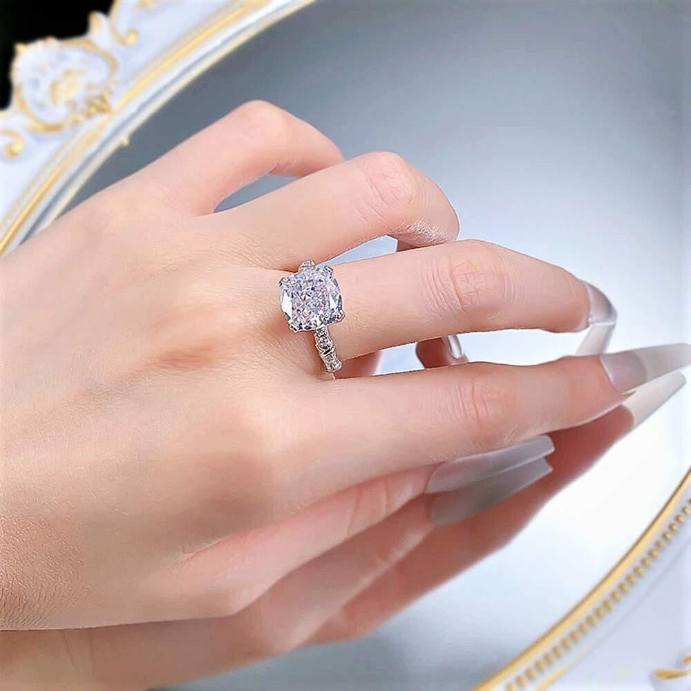 Fascia con Diamante Taglio Cuscino e Brillanti Coltivati