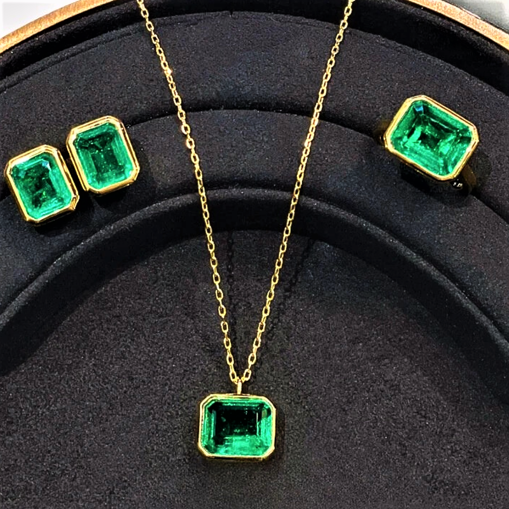 Parure Anello, orecchini e collana con Smeraldi Coltivati