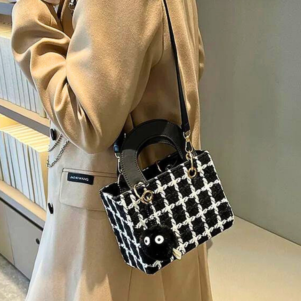 Mini Bolso de Lana Elegancia y Diseño Innovador