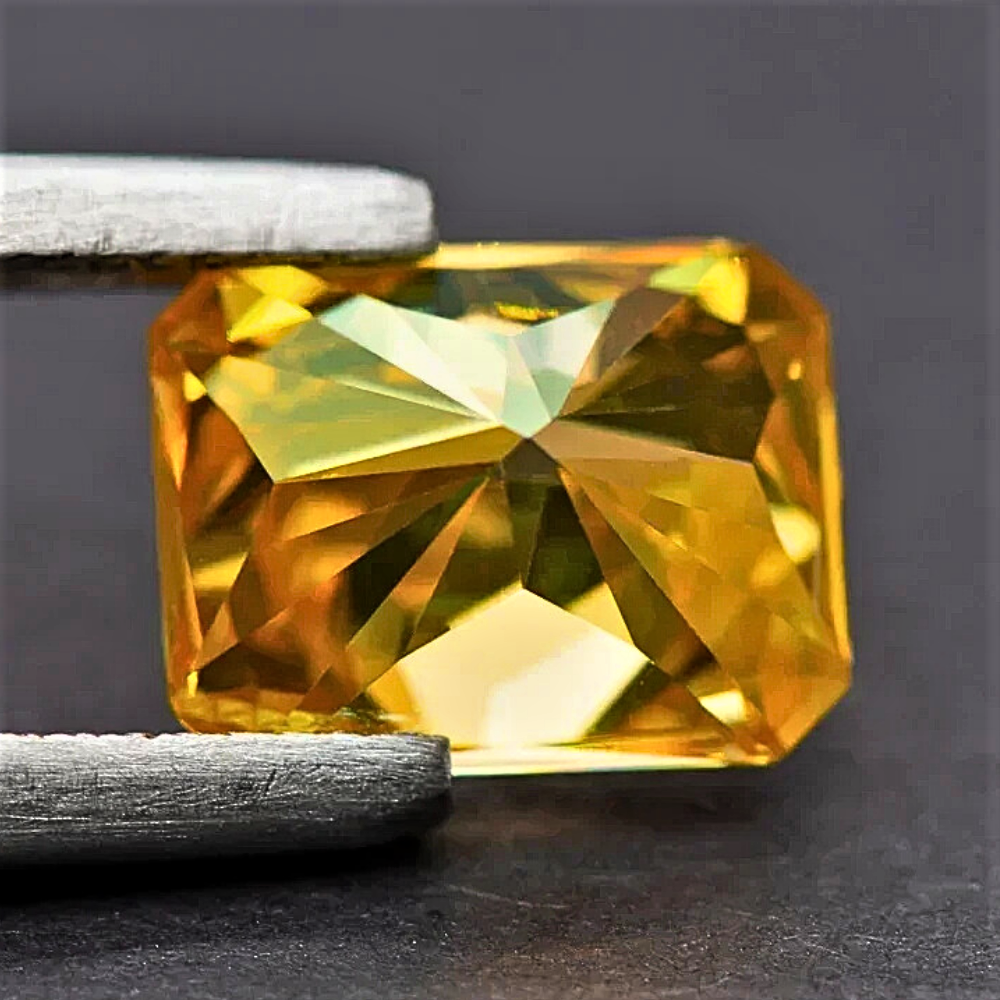 Moissanite Giallo Dorato Taglio Radiant Certificata