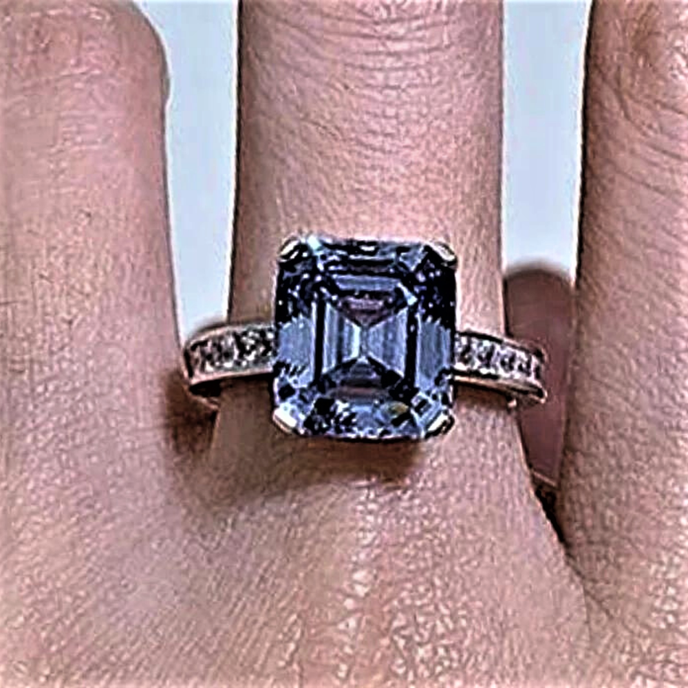 Anillo "Blue Wave": una preciosa obra maestra de artesanía