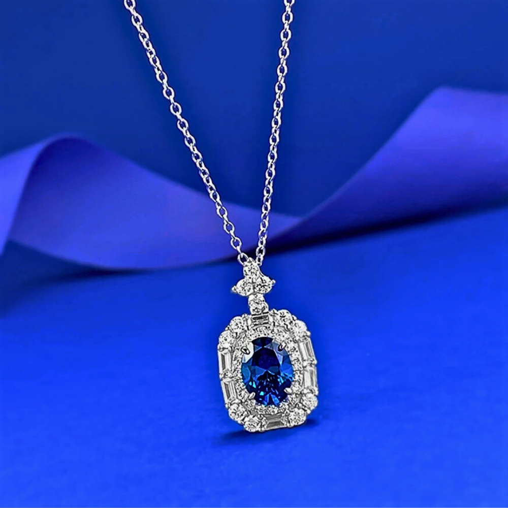 Collana con Zaffiro Coltivato Ovale e Diamanti Sintetici
