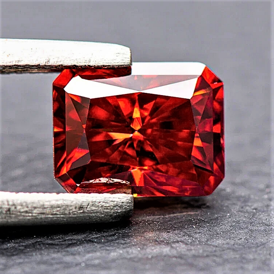 Moissanite Color Granato Taglio Radiant Certificata