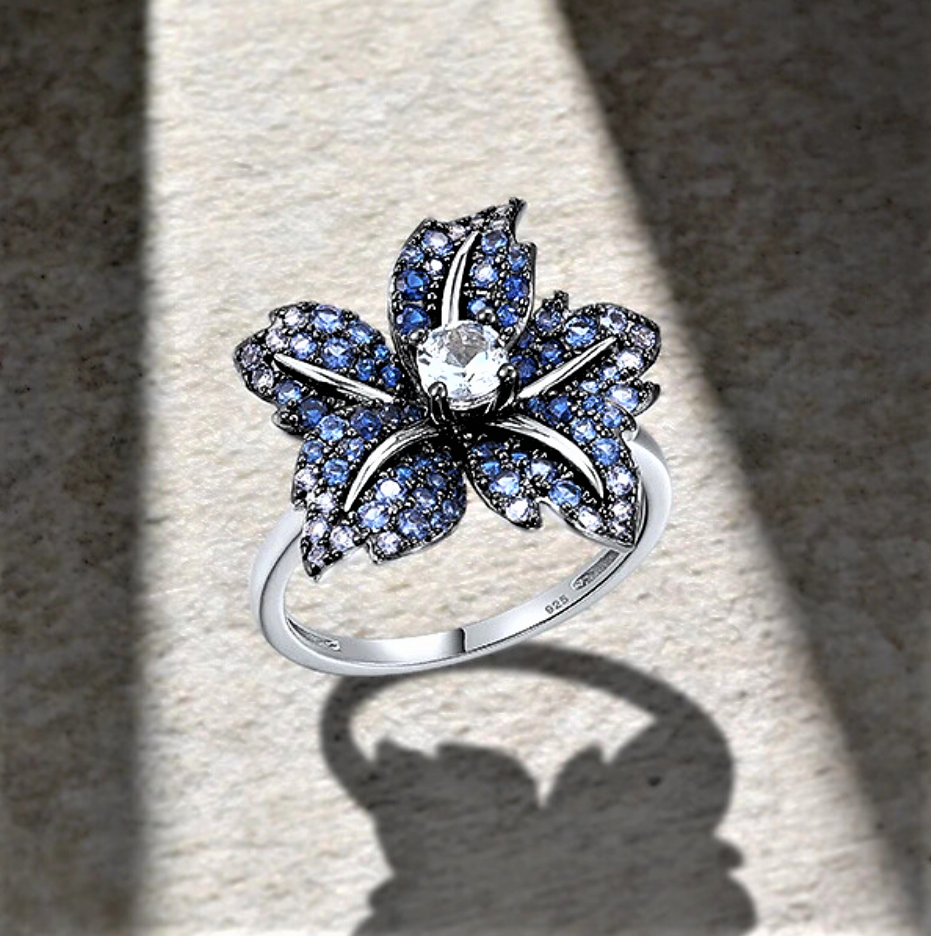 Anello a Fiore con Pavè di Spinelli Blu o Zaffiri Rosa Coltivati