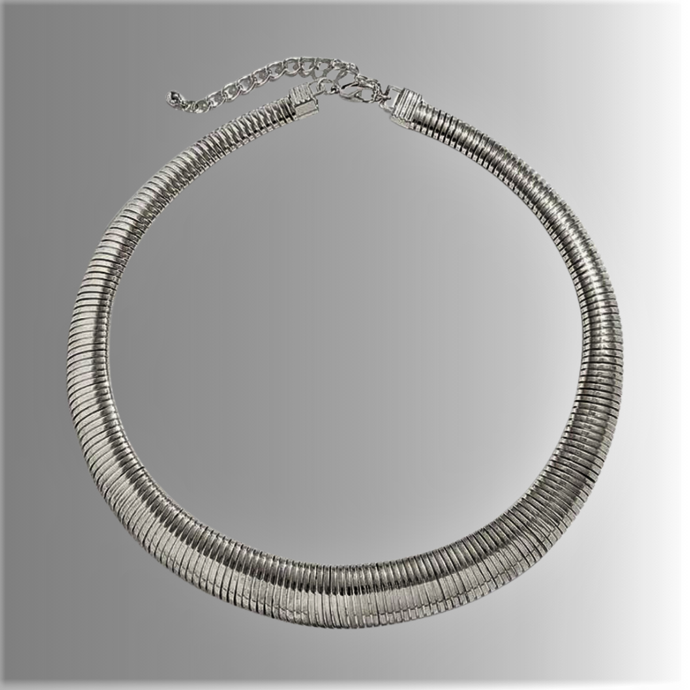 Collar "Gas Pipe Scaling": diseño de lujo y espiral