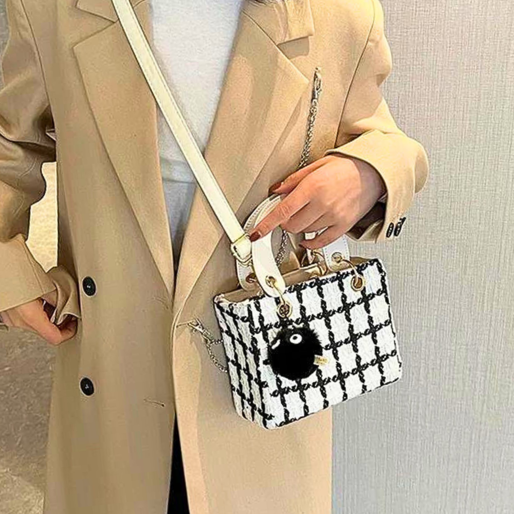 Mini Bolso de Lana Elegancia y Diseño Innovador
