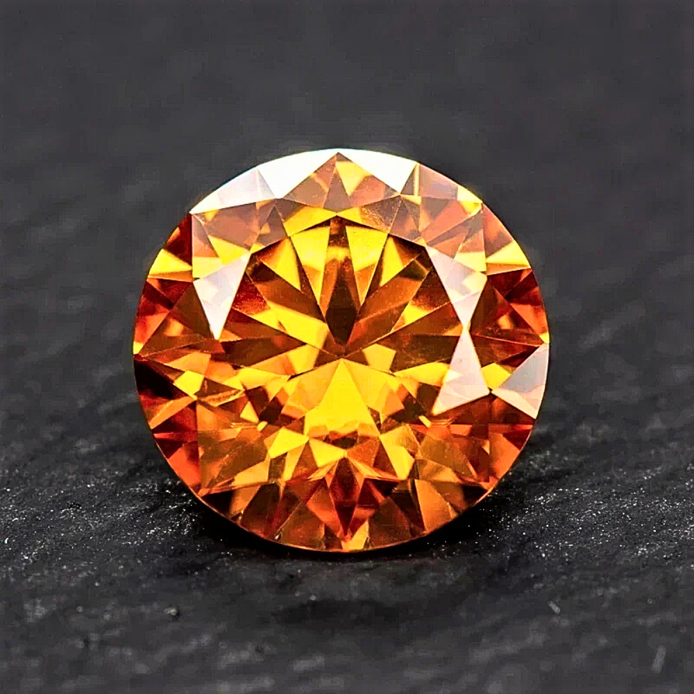 Moissanite Arancio Taglio Brillante Certificata