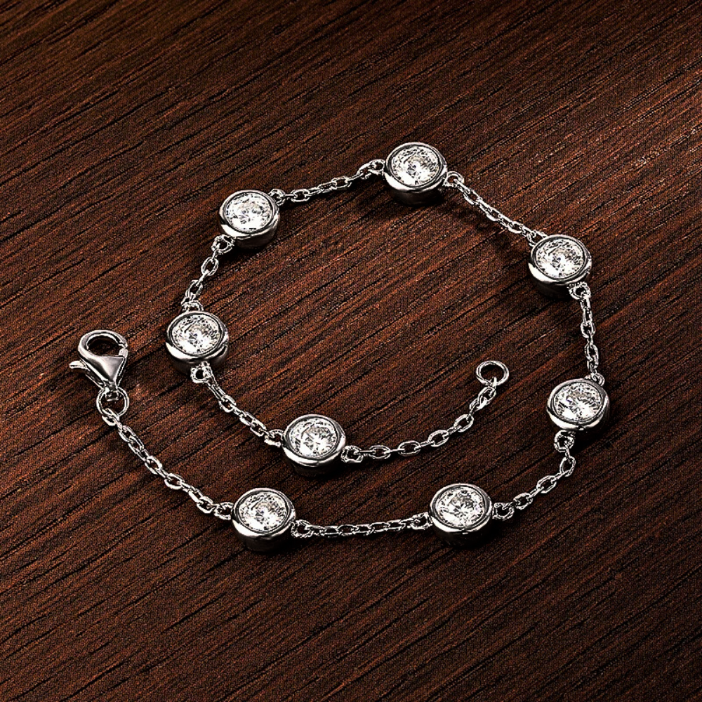 Bracciale con 8 castoni tondi con Ct 2,40 di Moissanite D Color
