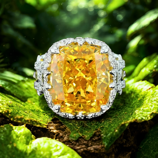 Fascione a Fiori con Citrino Taglio Radiant di ct 25 e Brillanti Sintetici ad Alto Contenuto di Carbonio
