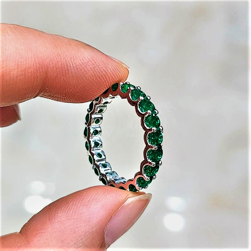 Eternity in Smeraldi Lab Grown Taglio Brillante per ct 2,2