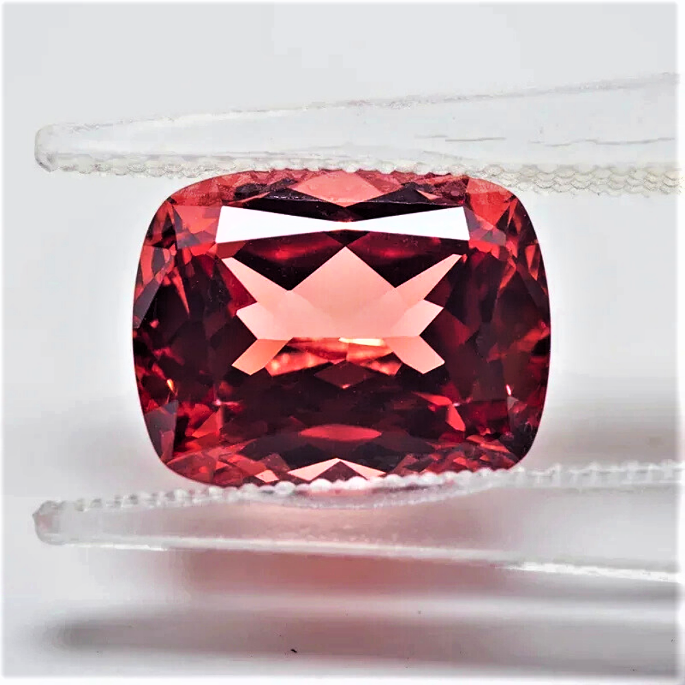 Zaffiro Padparadscha Lab Grown Taglio Cuscino Allungato Certificato